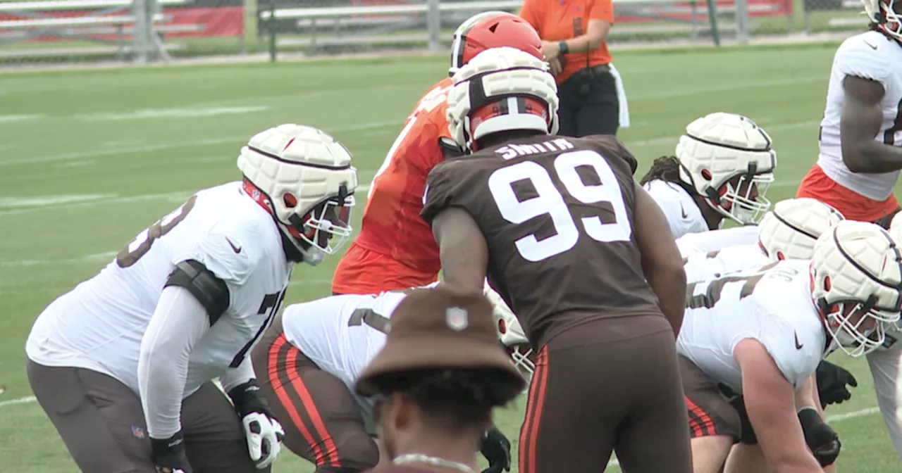 Browns DE Za'Darius Smith will 'be OK' after leaving practice on cart