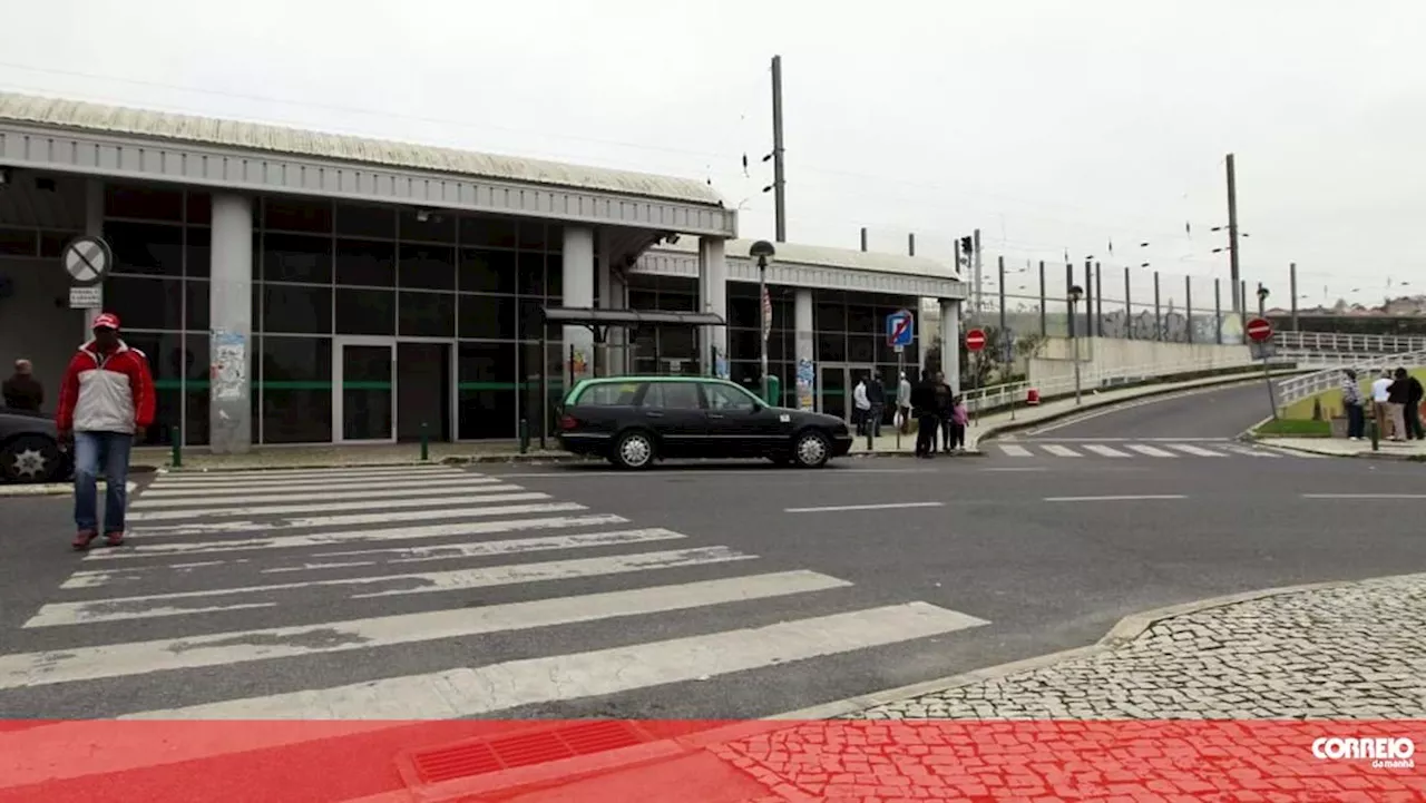 Jovem esfaqueado na estação da Damaia apanha comboio para fugir a agressores