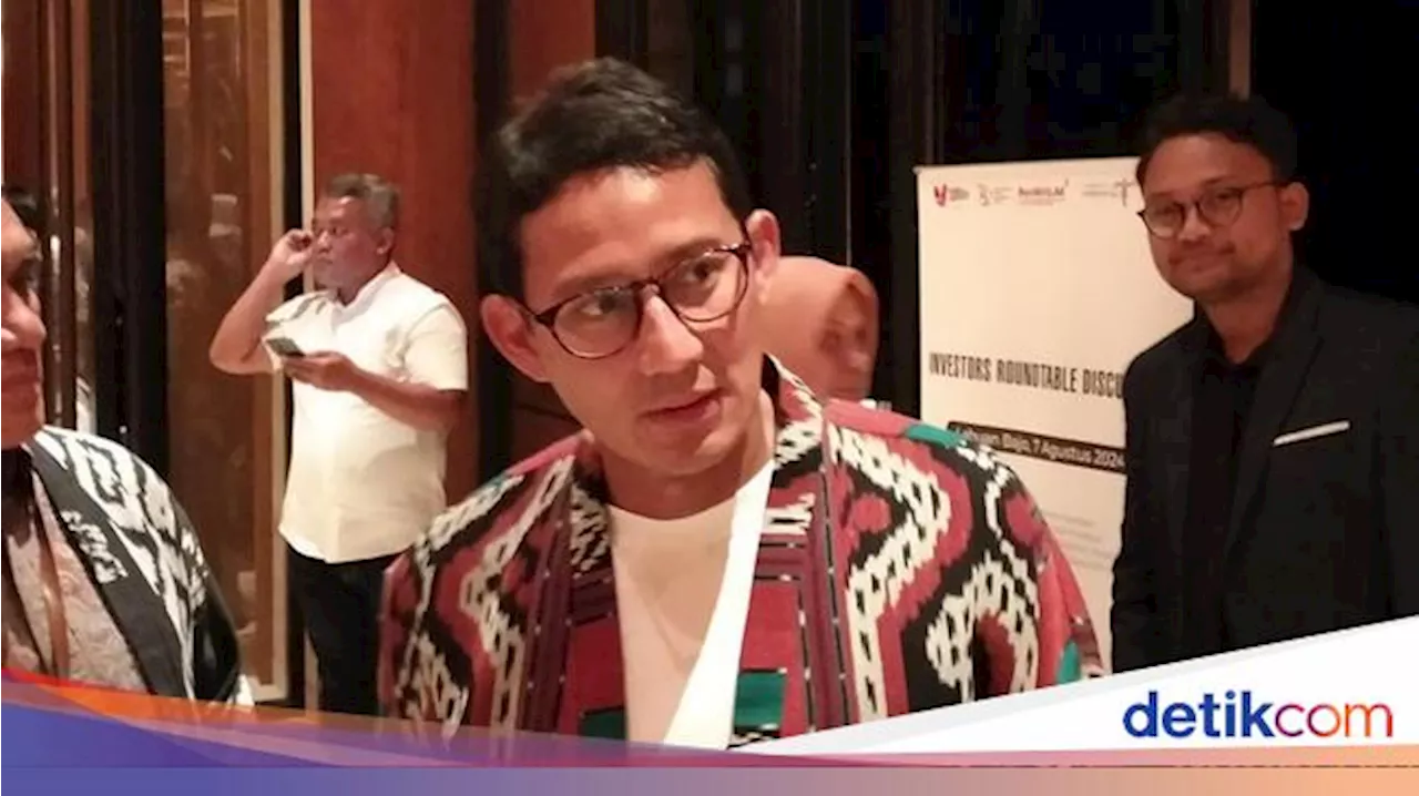 Sandiaga Sebut Ada Maskapai Salip AirAsia ke Bandara Komodo