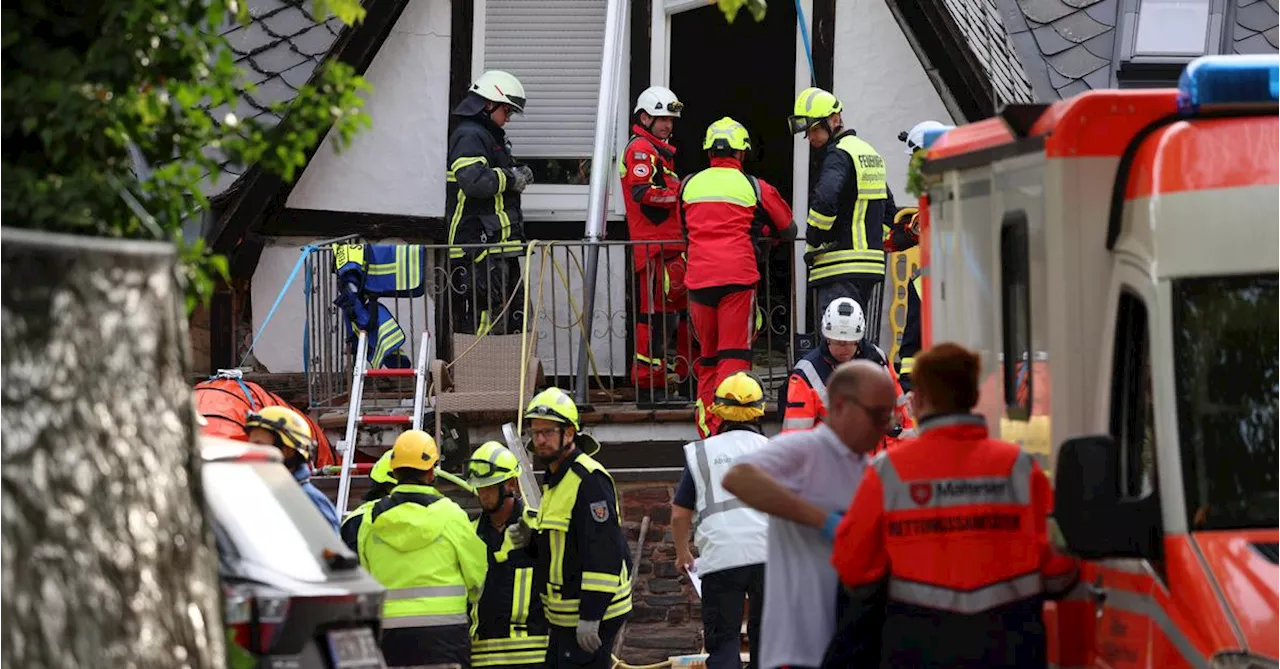 Ein Toter bei Einsturz von Hotel an der Mosel: Nach acht Vermissten wird noch gesucht