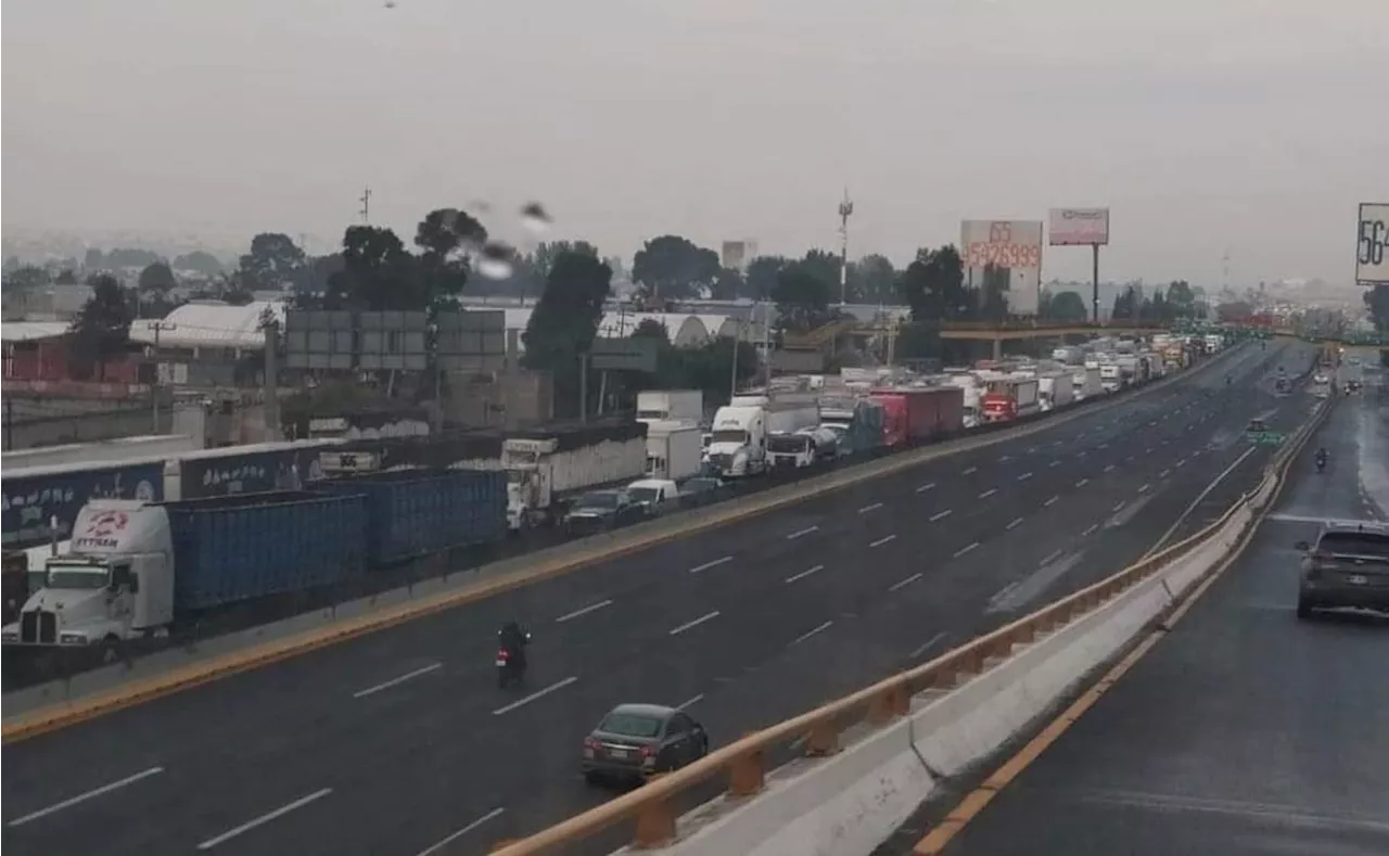 Bloqueo en autopista y carretera federal México-Puebla cumple casi 24 horas