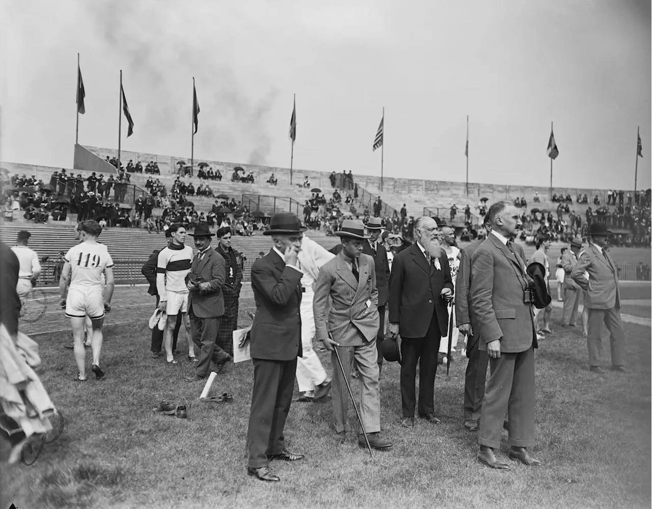 La excéntrica lucha de 32 escritores por una medalla olímpica en París 1924