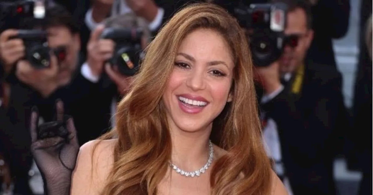 Video: Shakira fue captada en romántica cena con misterioso hombre