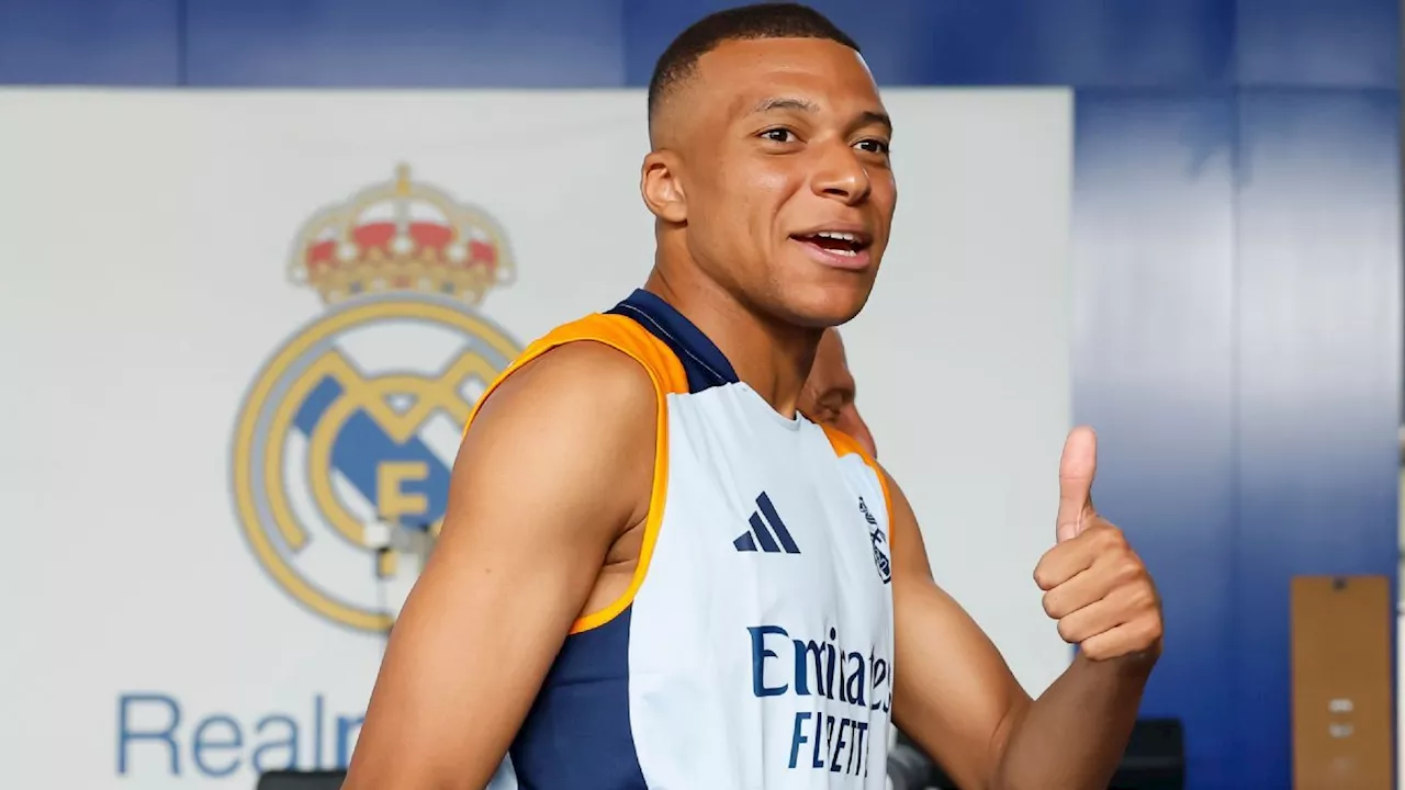 Com largo sorriso, Mbappé treina pela 1ª vez no Real Madrid