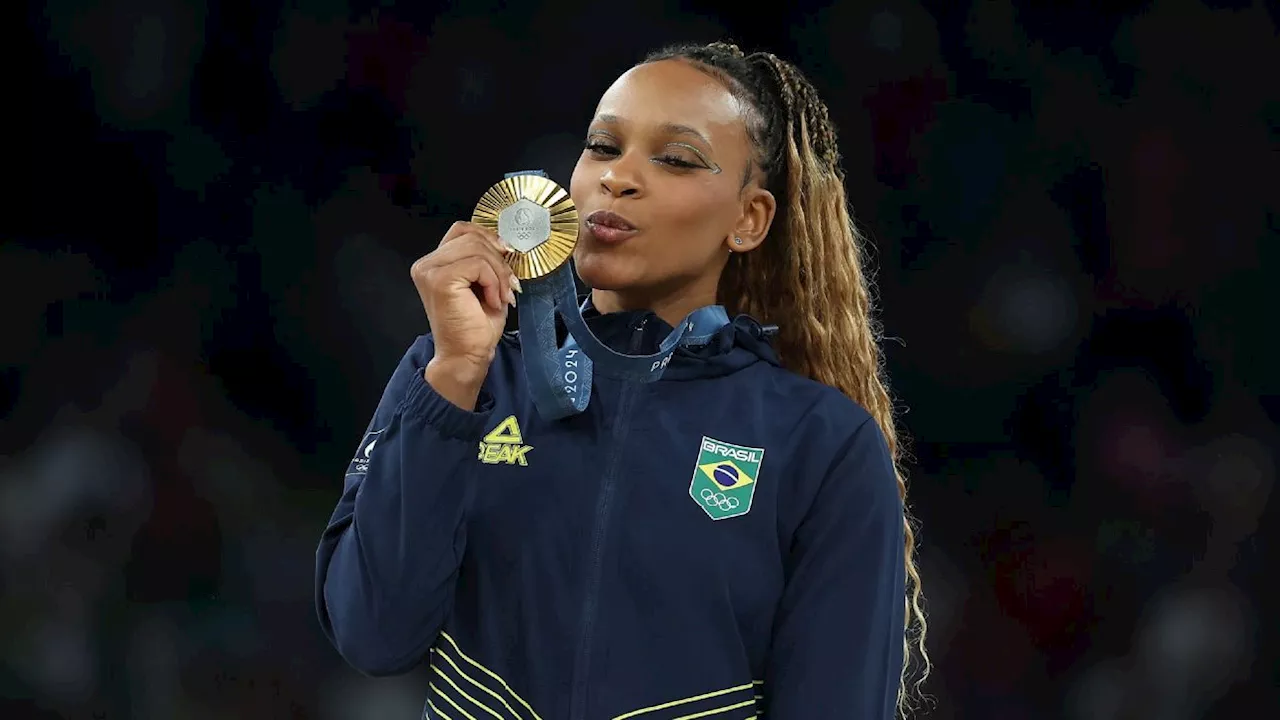 Olimpíadas: Rebeca Andrade não anda com medalhas no pescoço para não arranhar