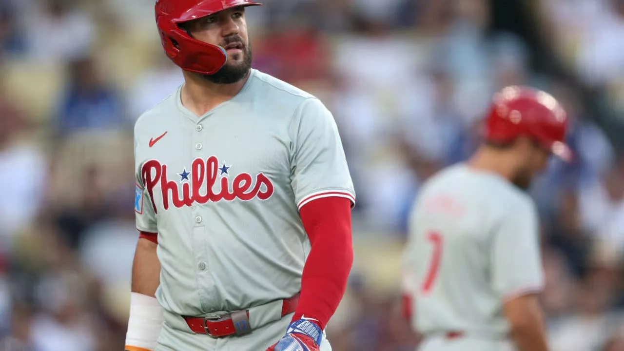 Sosa, Schwarber homer back-to-back after earthquake felt in Phillies' 6-2 win over Dodgers