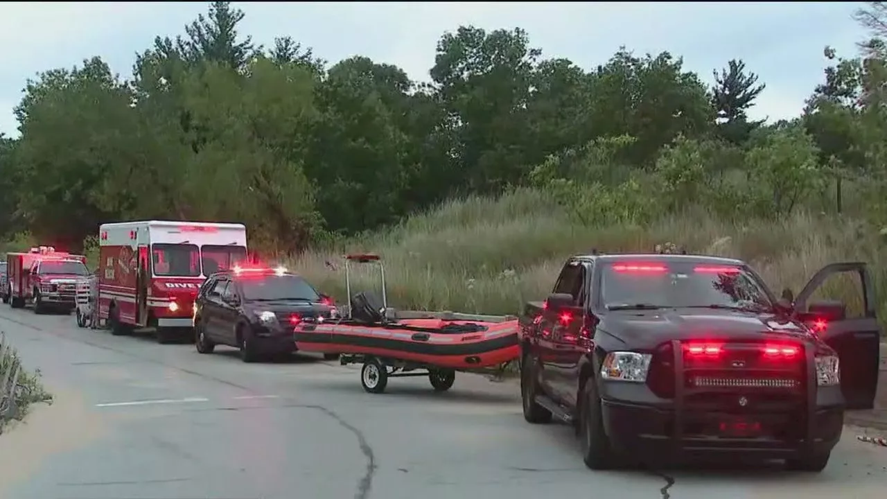 Search continues for 17-year-old swimmer missing in Lake Michigan in northwest Indiana