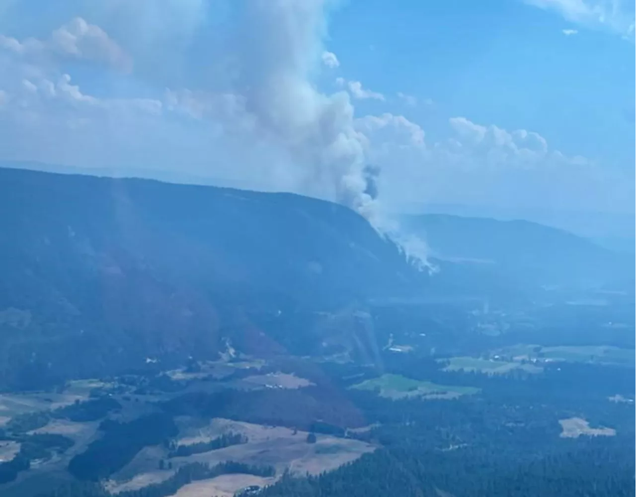 Okanagan wildfire prompts evacuation orders, expands alerts