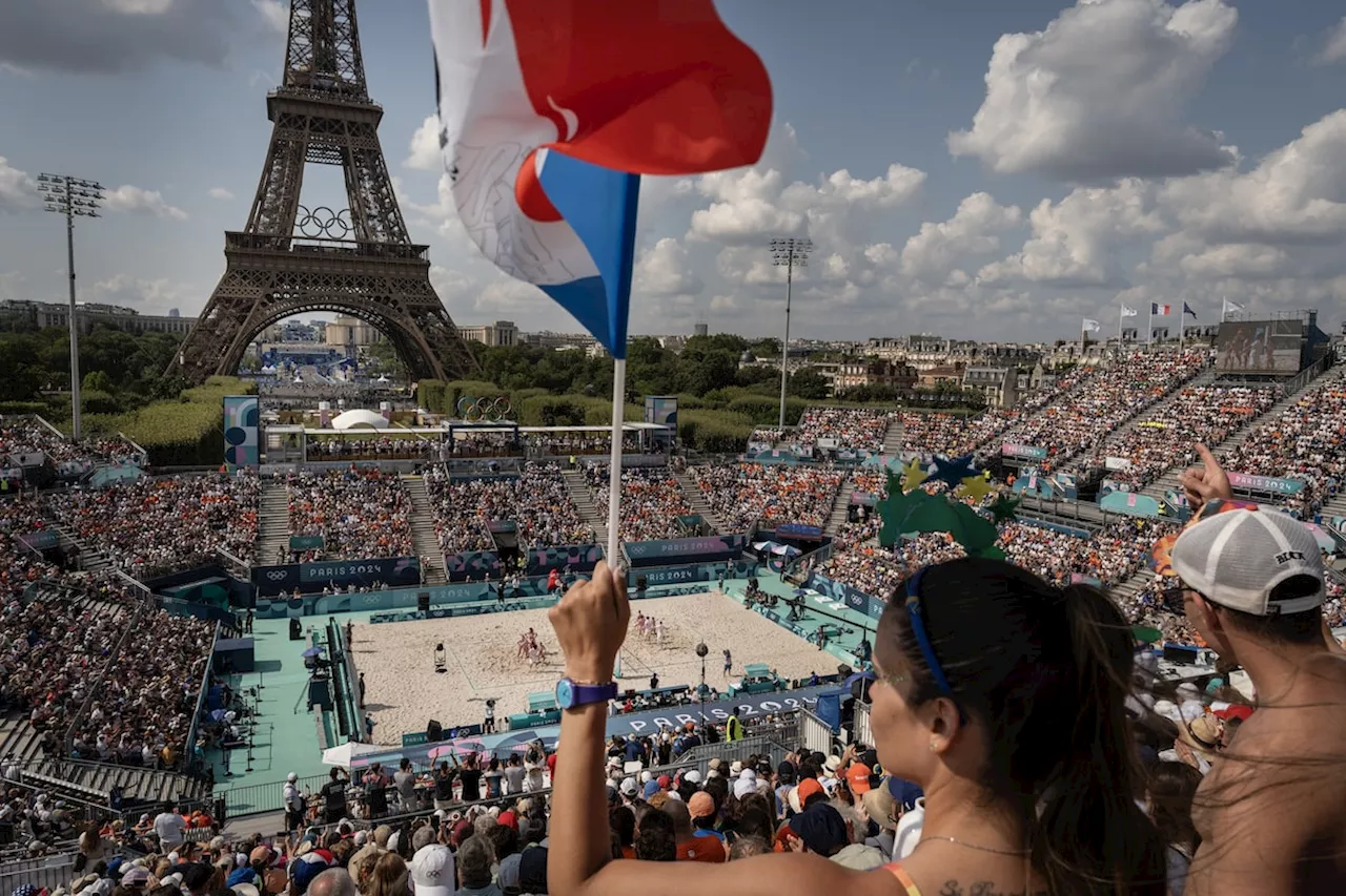 In picture-perfect Paris, The Globe’s photographer stops to appreciate the mise-en-Seine