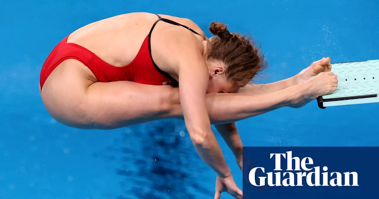 US diver Alison Gibson cut and bruised after hitting board but completes event