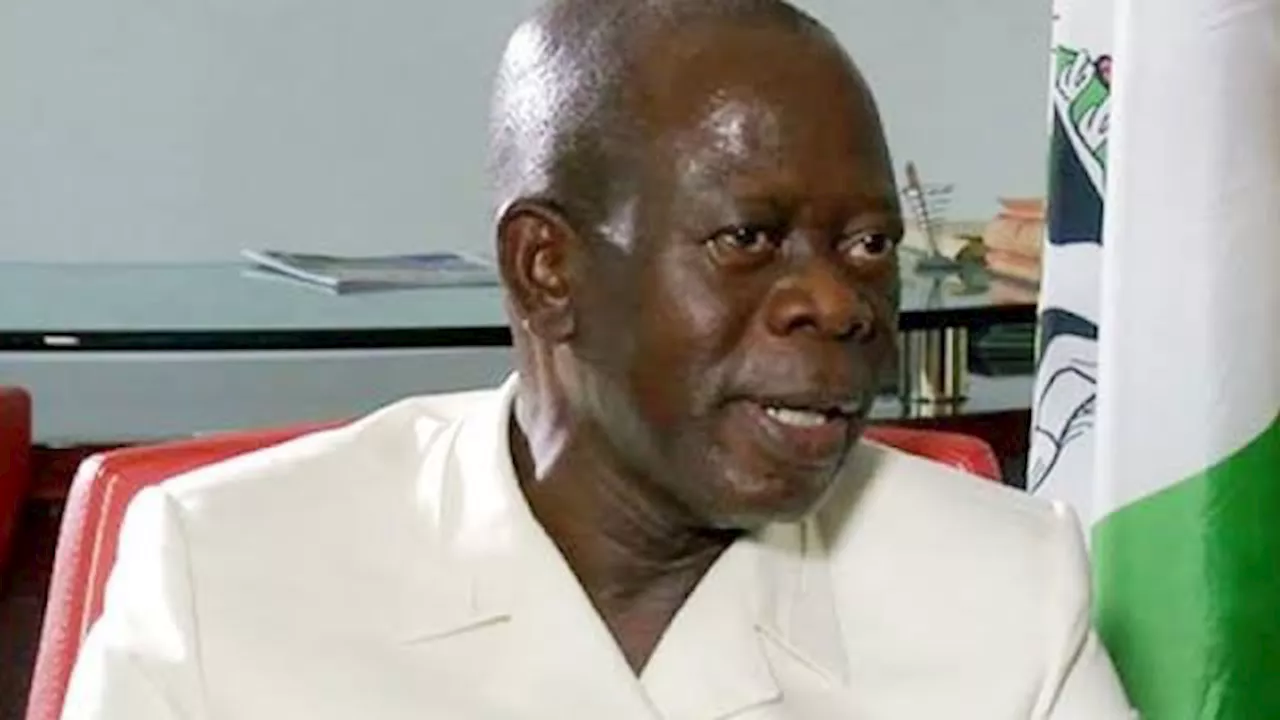 Oshiomhole distributes 1,200 bags of fertiliser to farmers in Edo