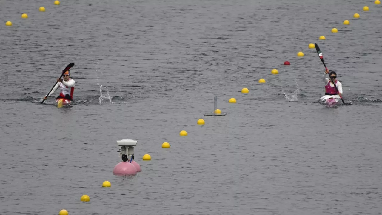 Beatriz Briones y Karina Alanís clasifican para cuartos de final en kayak individual 500 metros