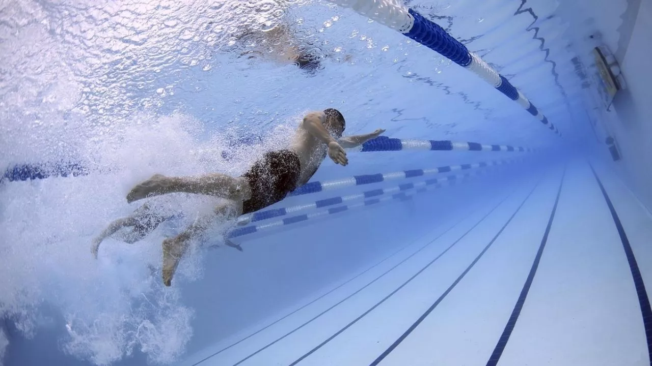 ¿Cuándo podrán participar los hombres en natación artística durante los Juegos Olímpicos?