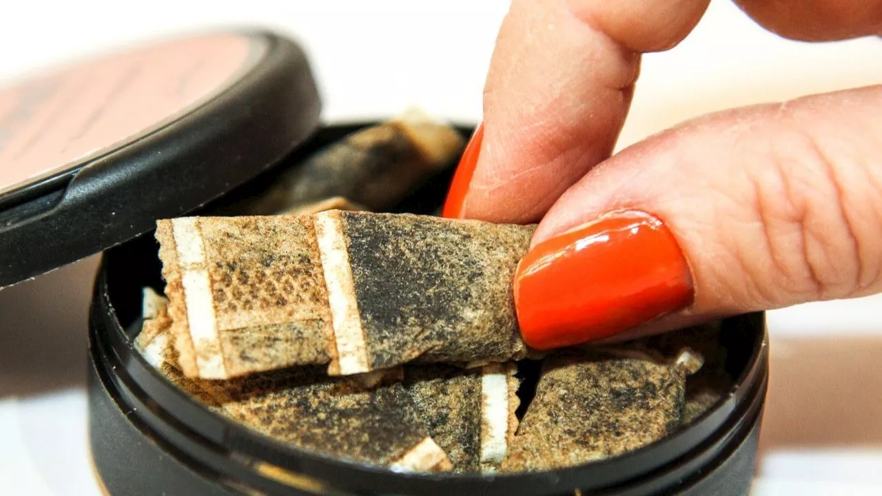Qué es el 'snus': el sustituto al tabaco que está consumiendo las encías de los jóvenes