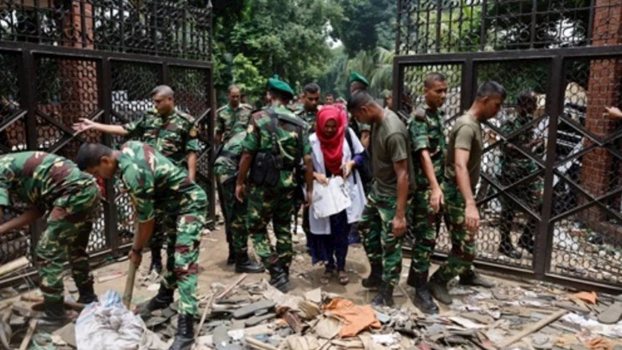 Bangladesh Protest: नहीं थम रही हिंसा, पुलिस स्टेशन हुए वीरान; खंडहर में तब्दील हुए थाने