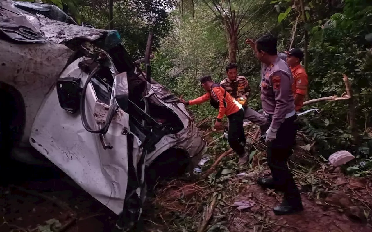 Ini Identitas 4 Korban Tewas Akibat Kecelakaan Maut Fortuner Masuk Jurang di Jalur Batang-Dieng