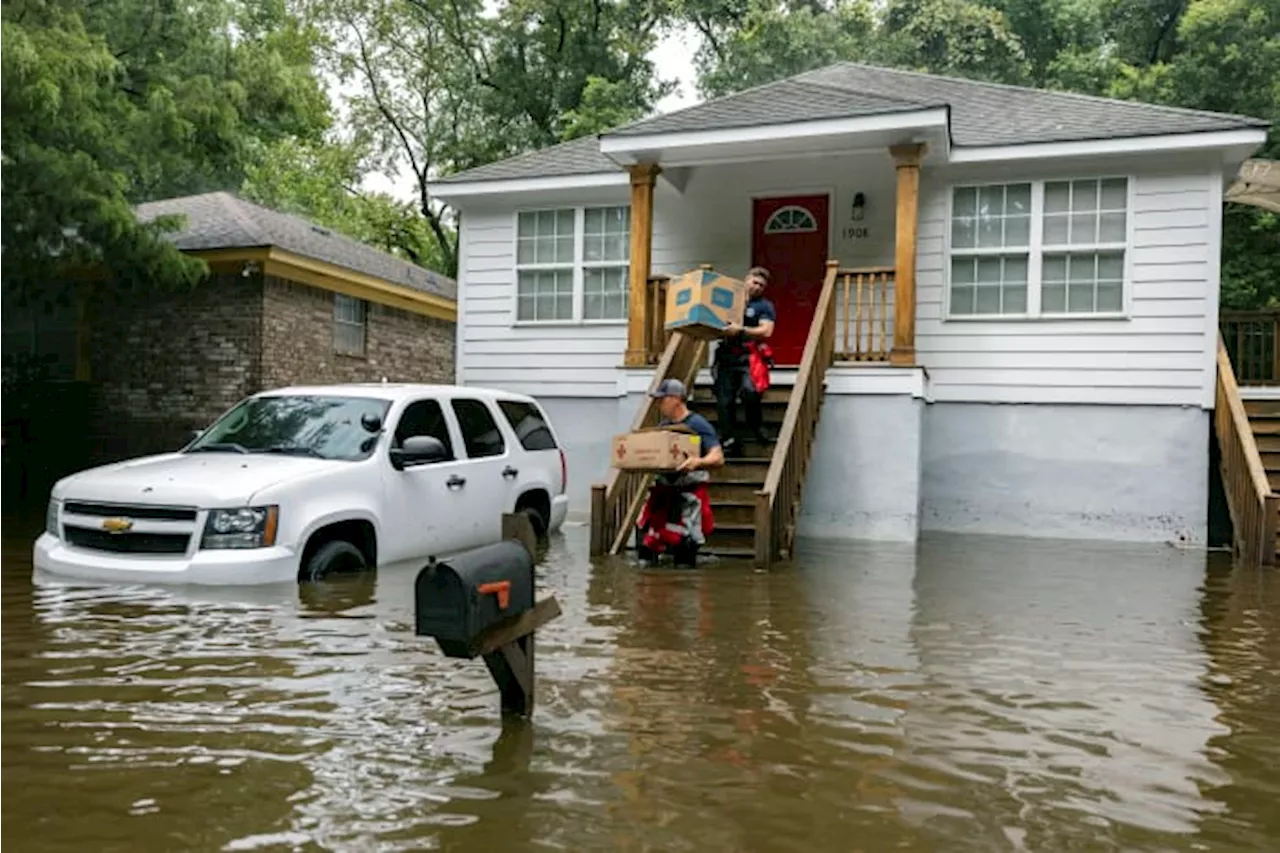 The Latest: Tropical Storm Debby hovers off the coast of the Carolinas