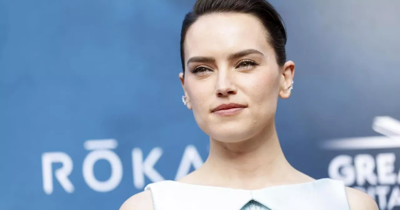 Führte Symptome auf Stress zurück: Daisy Ridley an Morbus Basedow erkrankt