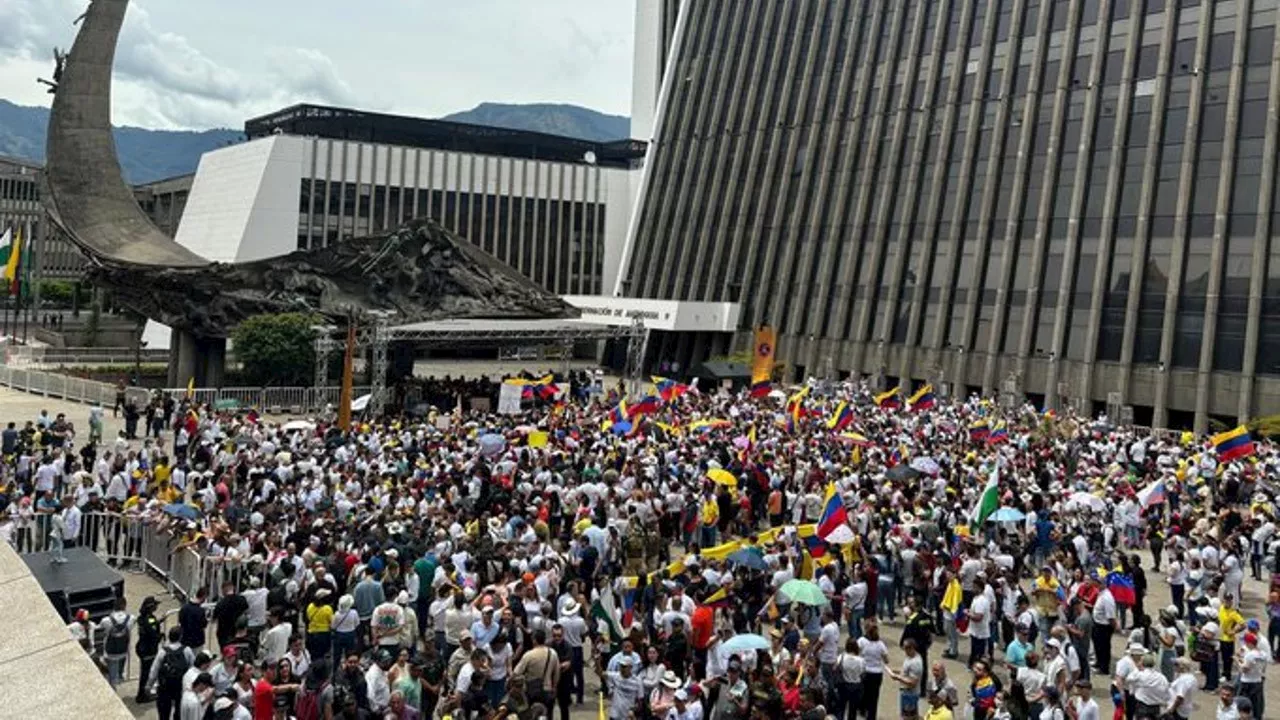 Antioquia grita Libertad para el pueblo venezolano: Masiva asistencia a la convocatoria