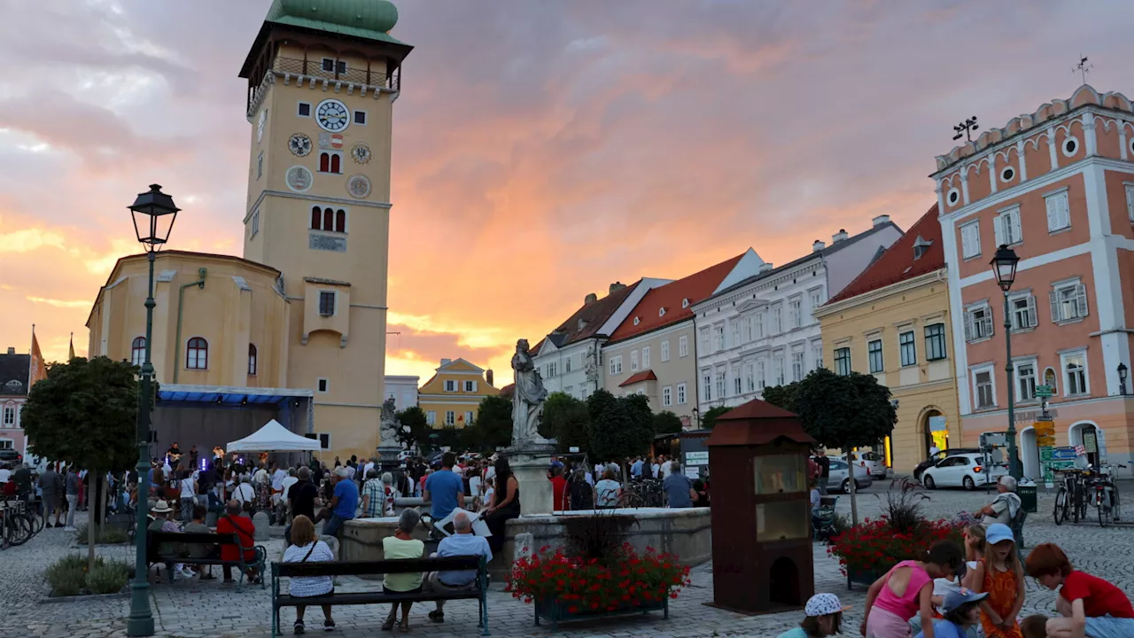 Bei Clara Luzia und Tini Trampler am Retzer Hauptplatz gechillt