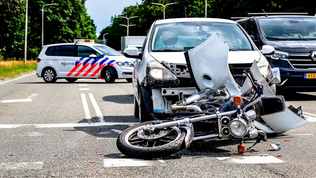 112-nieuws: motorrijder aangereden bij stoplicht • vrouw gewond na botsing