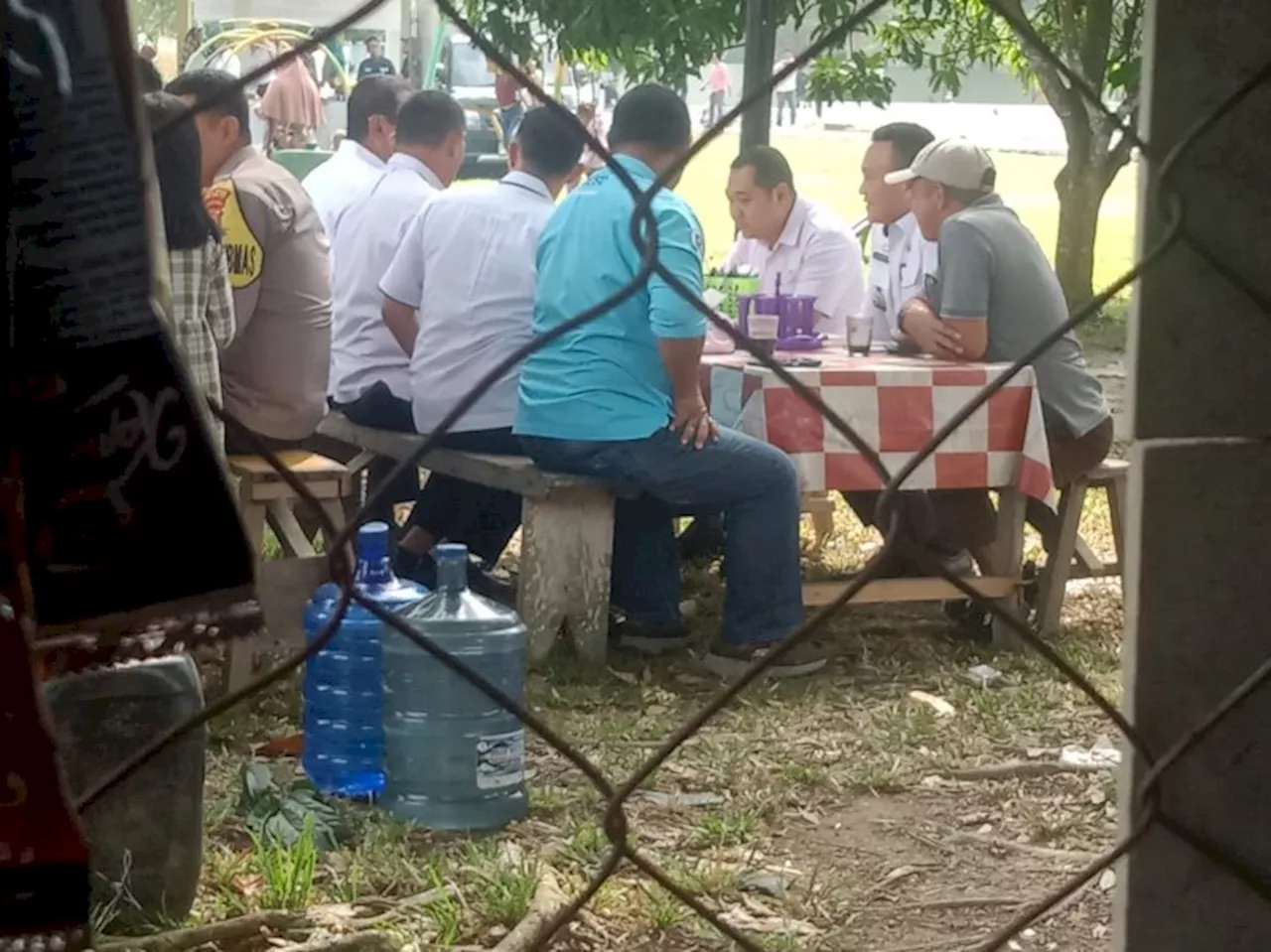 Asyik Nongkrong Saat Pj Gubernur Lampung Kunker, Sejumlah Camat di Tubaba Tuai Kecaman