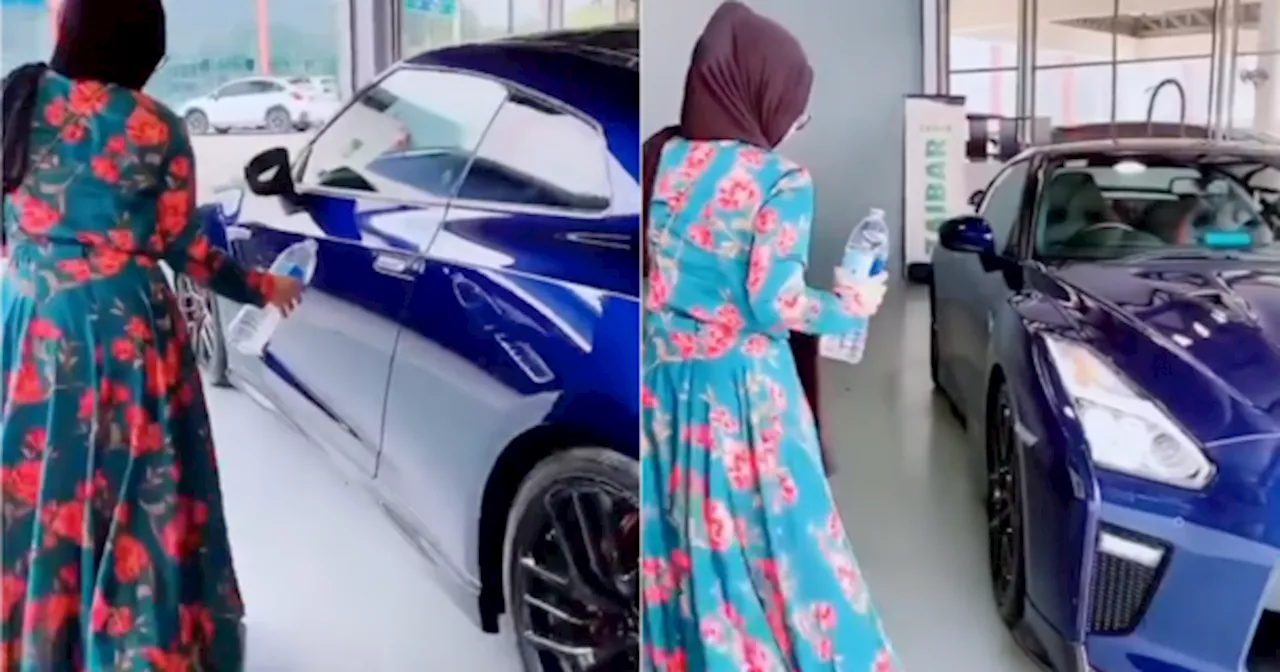 [VIDEO] Ramai Kata Karut Lihat Wanita Siram Air Solat Hajat Dekat Tayar Kereta Baru Beli