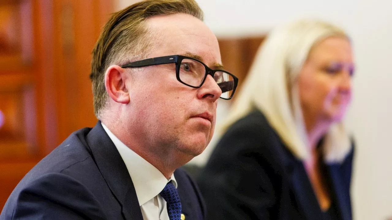 Alan Joyce’s Qantas bonus slashed by $9m