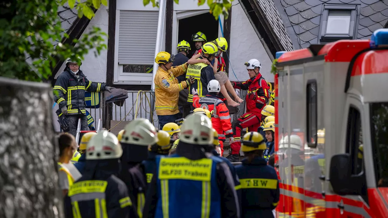 Kröv in Rheinland-Pfalz: Vier Menschen aus Hotel gerettet, zwei Tote