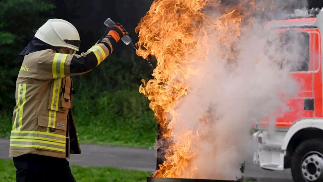 Sehr heiß, sehr gefährlich: 'Stattliche Zahl': Feuerwehr warnt vor Grill-Unfällen