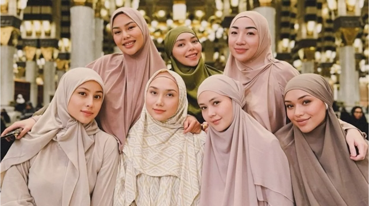 Dikatai Fomo, Awkarin Tak Terima Momen Umrah Bareng Geng Influencer Dibilang Cuma Buat Konten