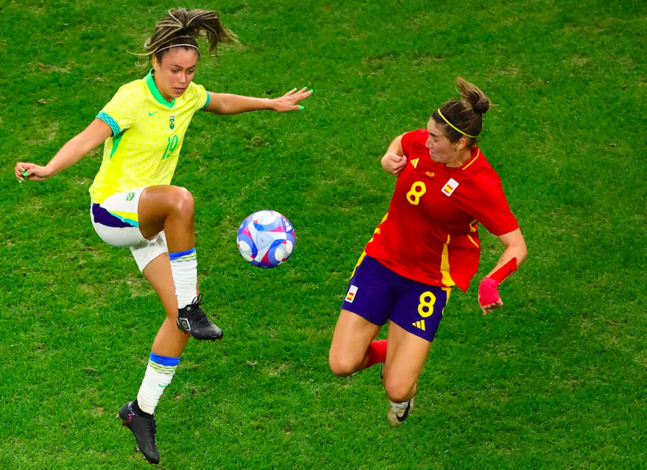 Brazil stuns Spain, enters football final