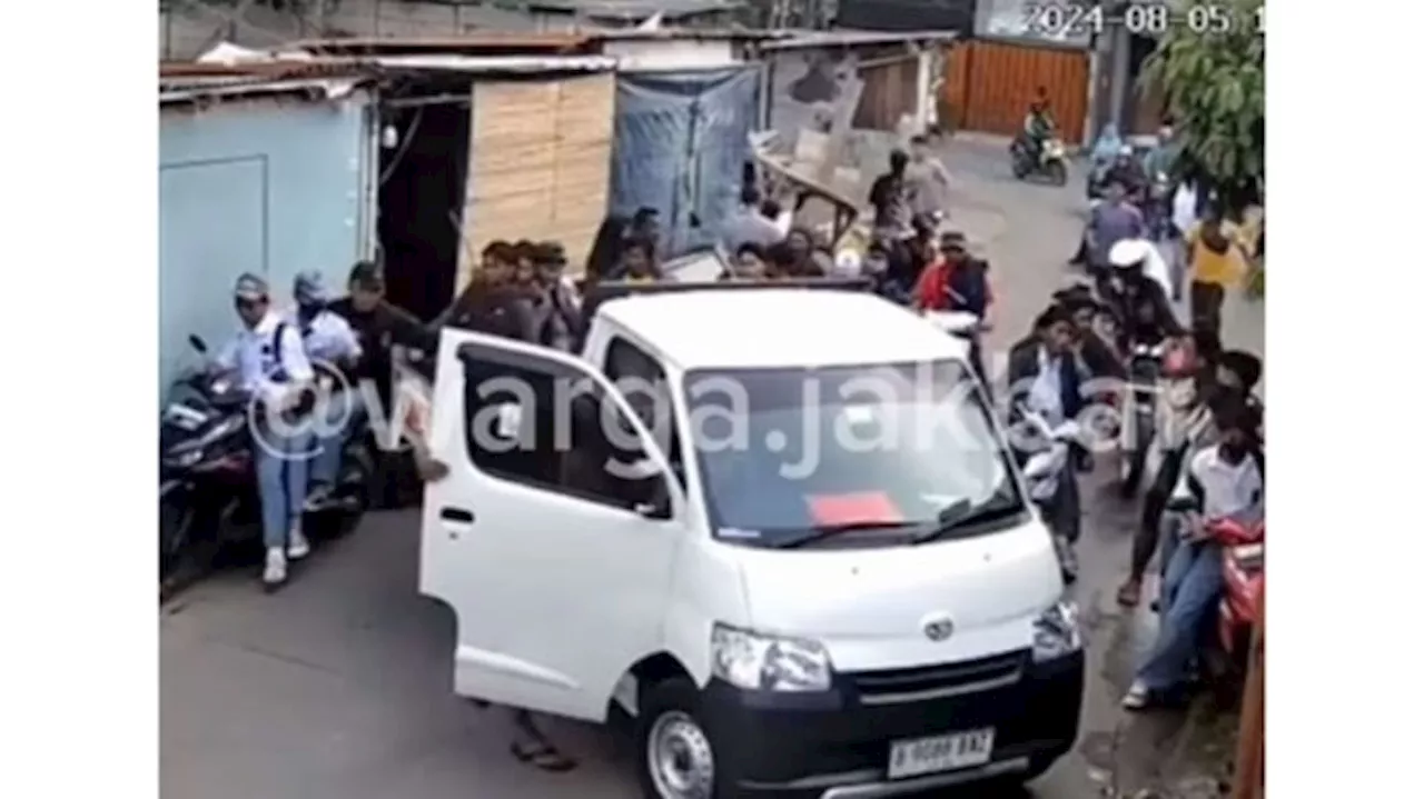 Viral Mobil Pikap jadi Tameng Cegat Segerombolan Pelaku Pembacokan yang Kabur, Sopir Banjir Pujian