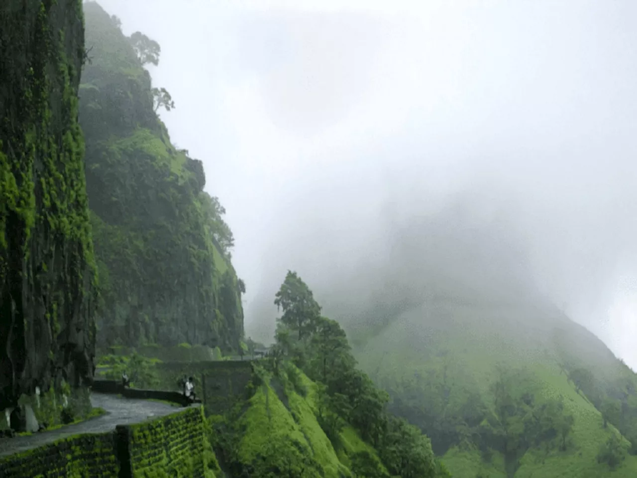 Maharashtra Weather News : पहाटे ढगांची चादर, दुपारी उकाडा अन् सायंकाळी पावसाची रिमझिम; हवामानात का सुरुयेत अनपेक्षित बदल?