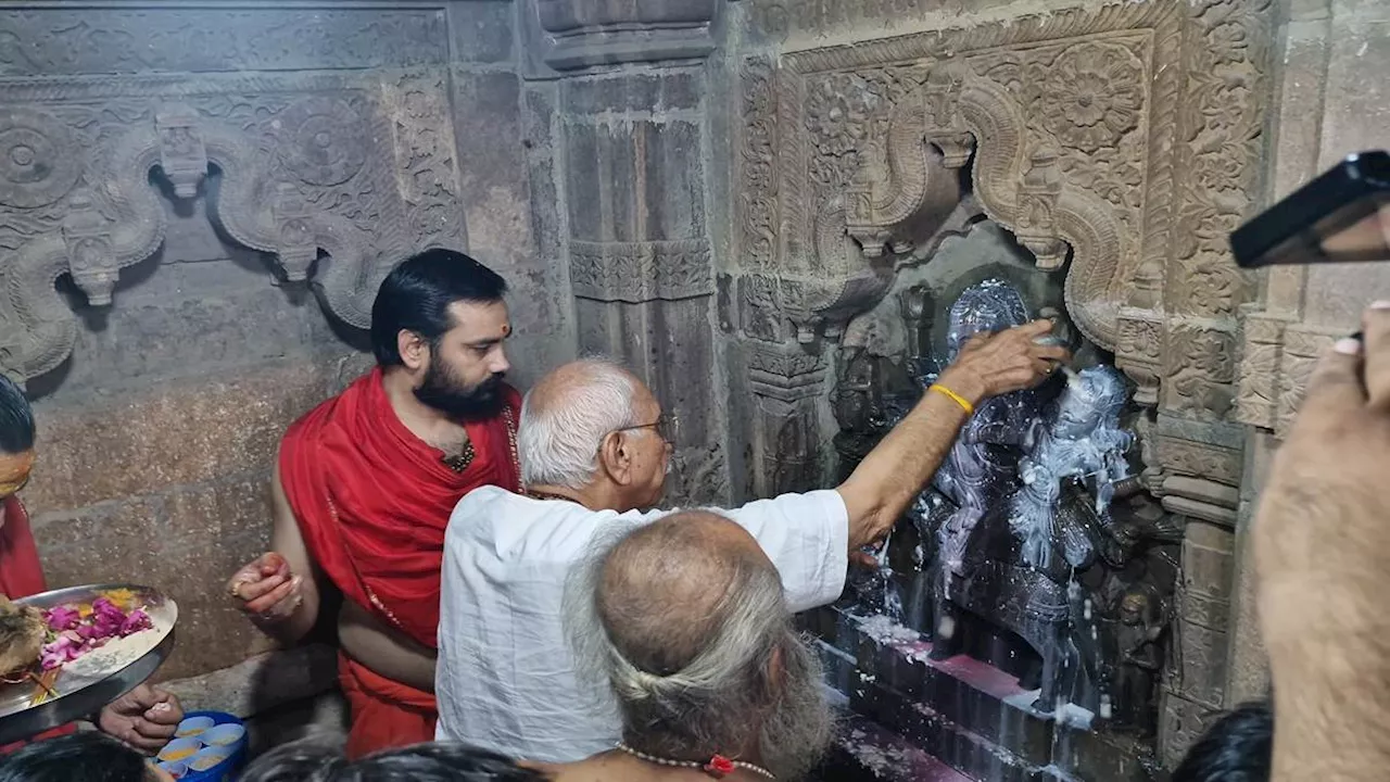 Ujjain: नागचंद्रेश्वर मंदिर के खुले पट, आधी रात भक्तों की उमड़ी भीड़; लगाए जयकारे