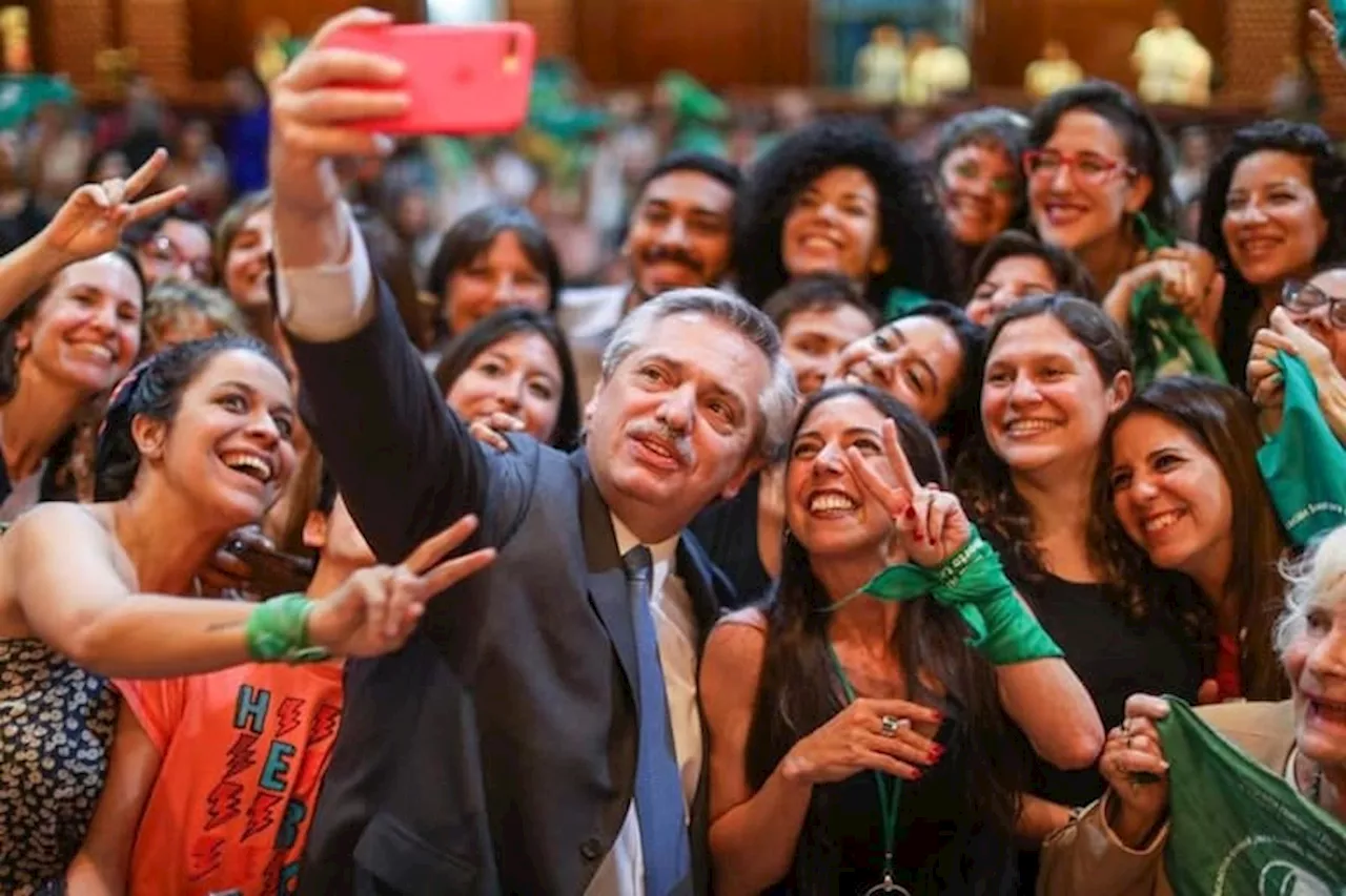 La hipocresía de Alberto Fernández, la política y el feminismo partidario