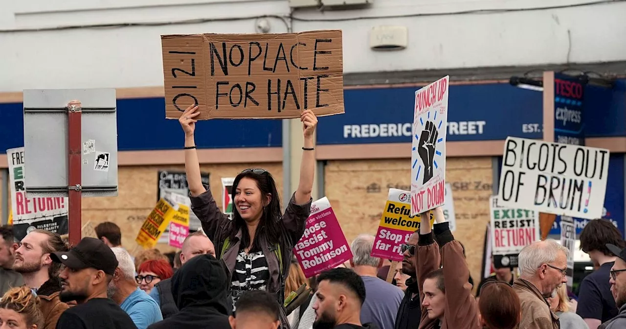 Gegenprotest in England: Tausende stellen sich gegen Rechts