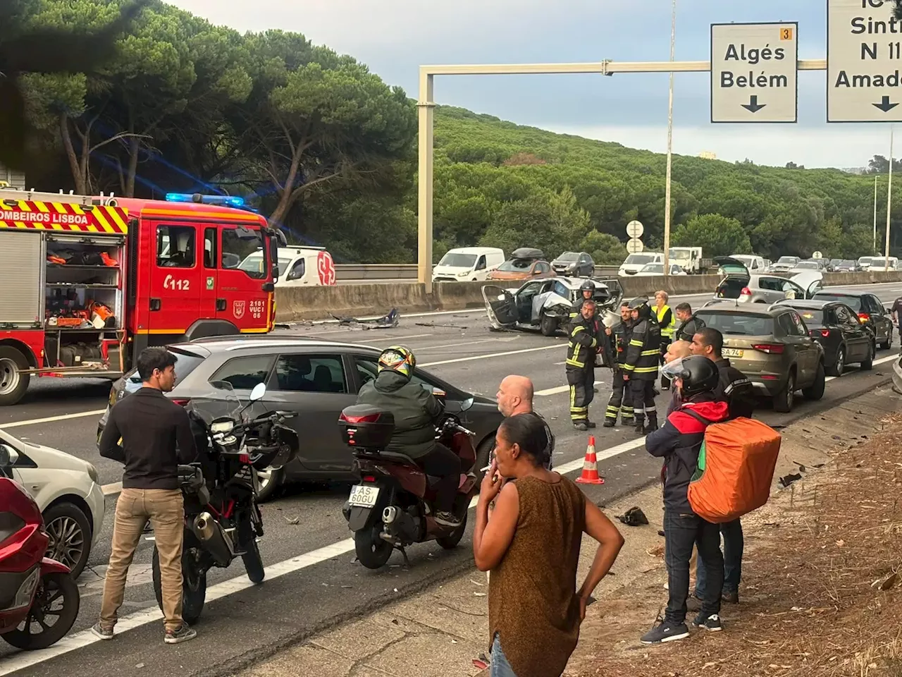 A5 cortada no sentido sul-norte devido a acidente