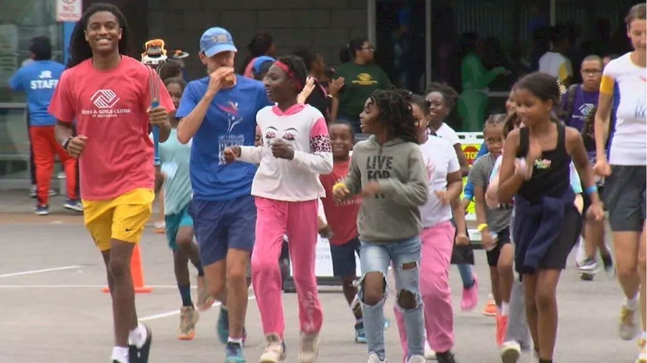 Peace torch relay unites Rochester students in message of unity