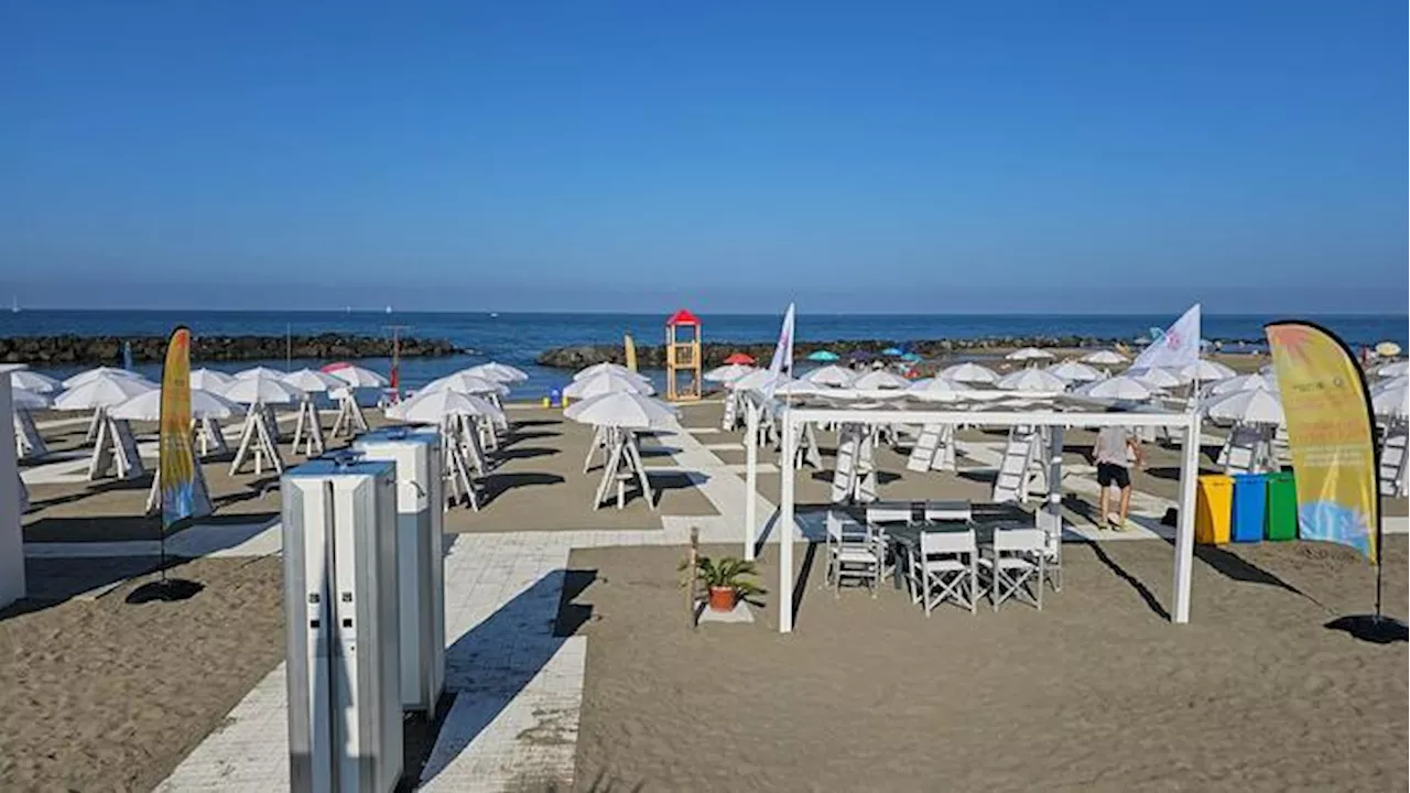 Vandalizzato il pattino di salvataggio della spiaggia inclusiva a Fiumicino