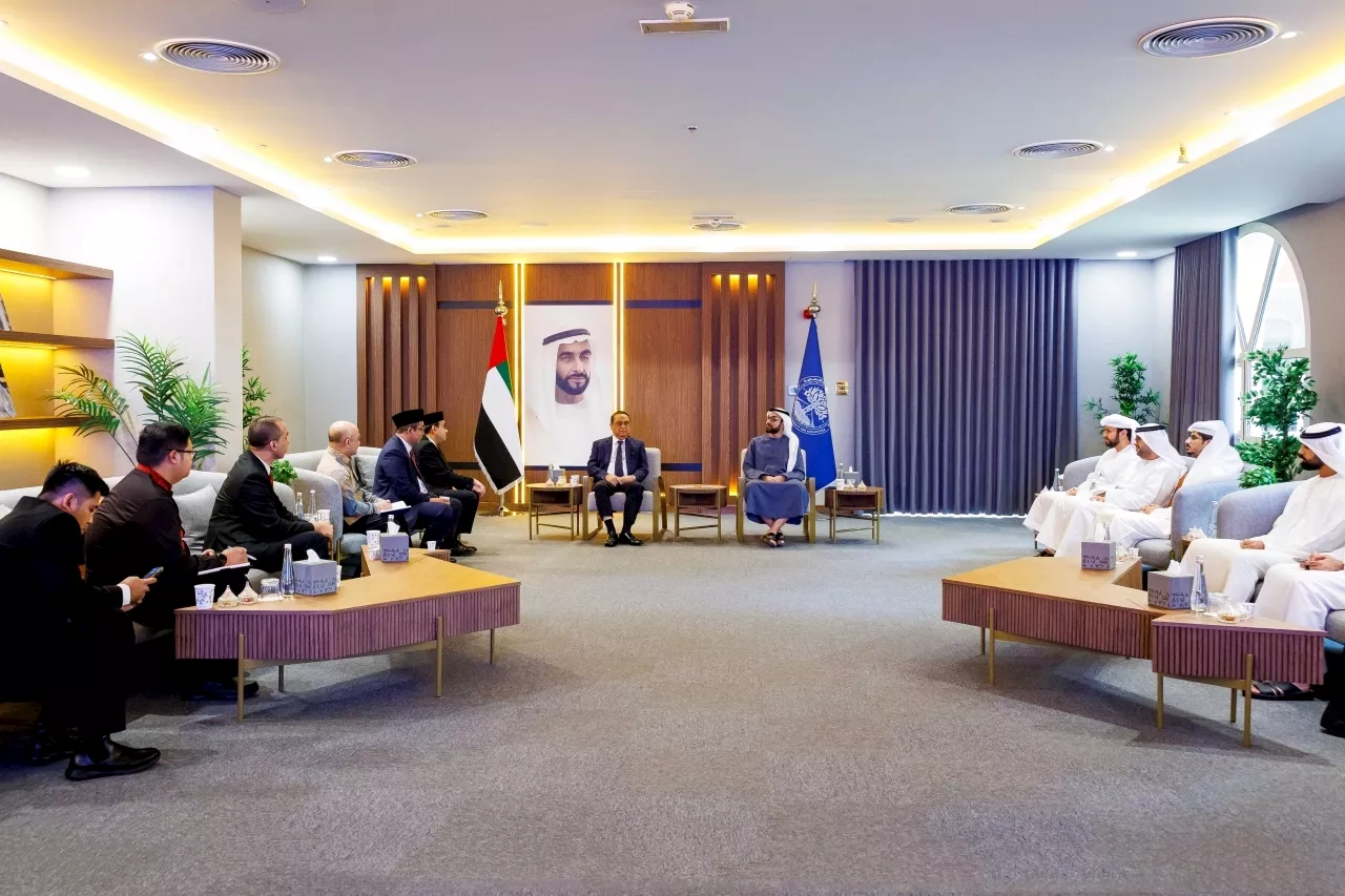 تعاون بين جامعة محمد بن زايد للعلوم الإنسانية و«مؤسسة السلام» الإندونيسية