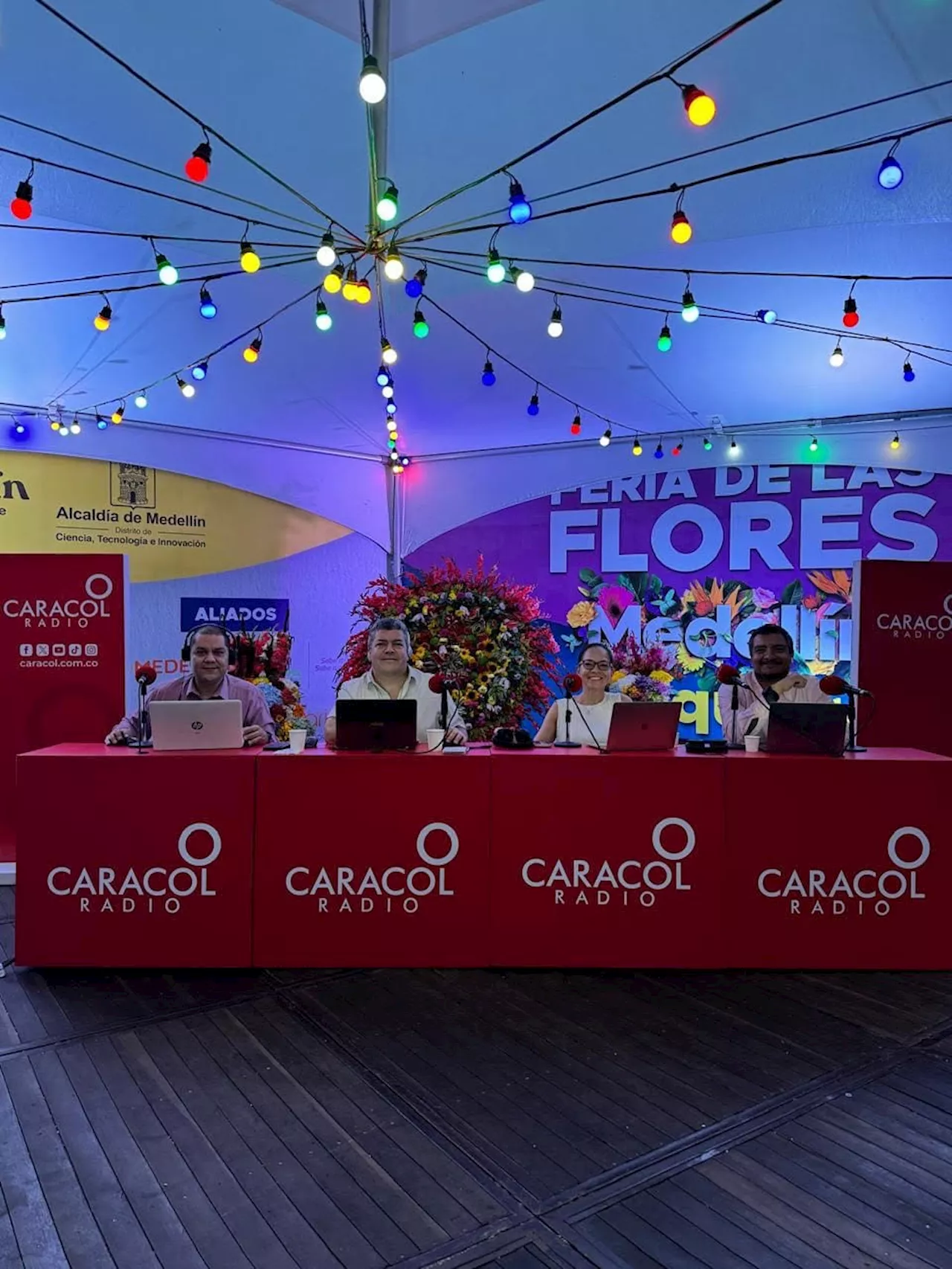 Transmisión en VIVO de 6AM de CARACOL RADIO desde la Plaza de las Flores en Medellín