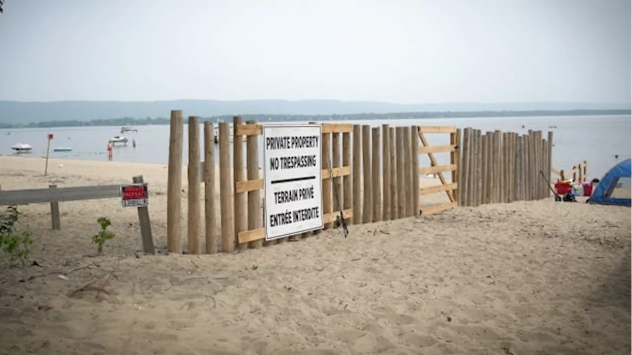 Fence stoking tensions between beachgoers and Constance Bay property owners over beach access