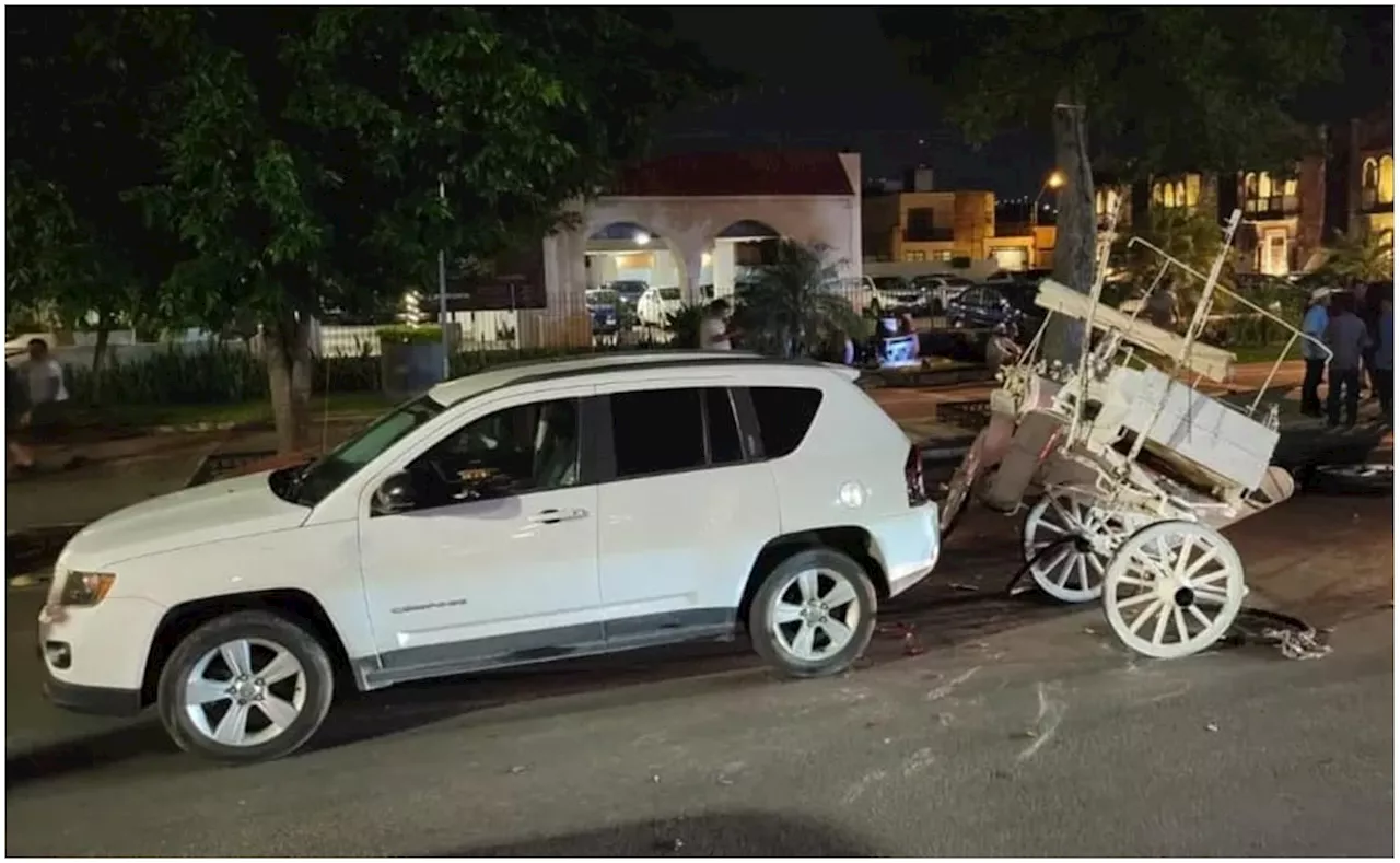 Camioneta impacta una calesa en Mérida; el caballo y varios turistas resultaron heridos