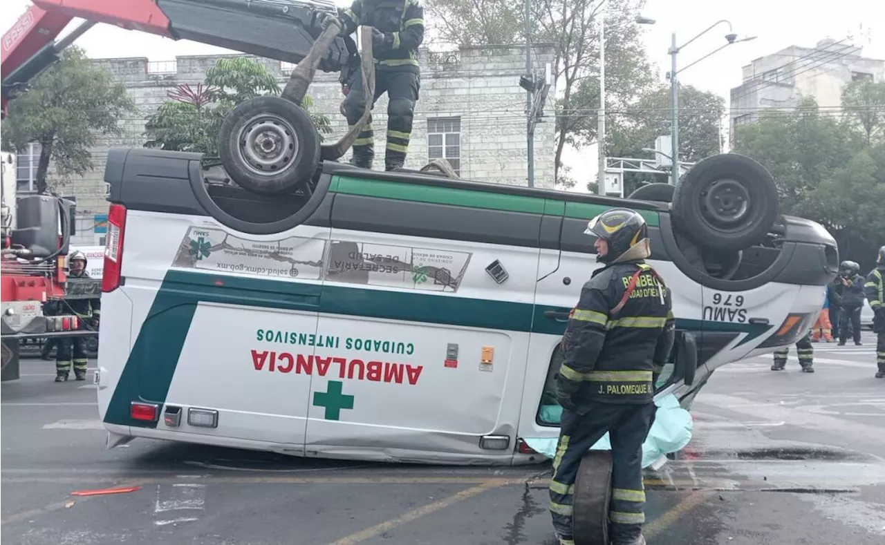 Choque y volcadura de ambulancia deja al menos 5 lesionados en la alcaldía Cuauhtémoc