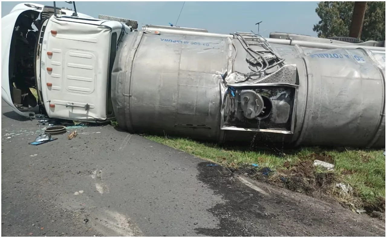 Pipa vuelca sobre autopista Peñón-Texcoco; hay serias afectaciones viales