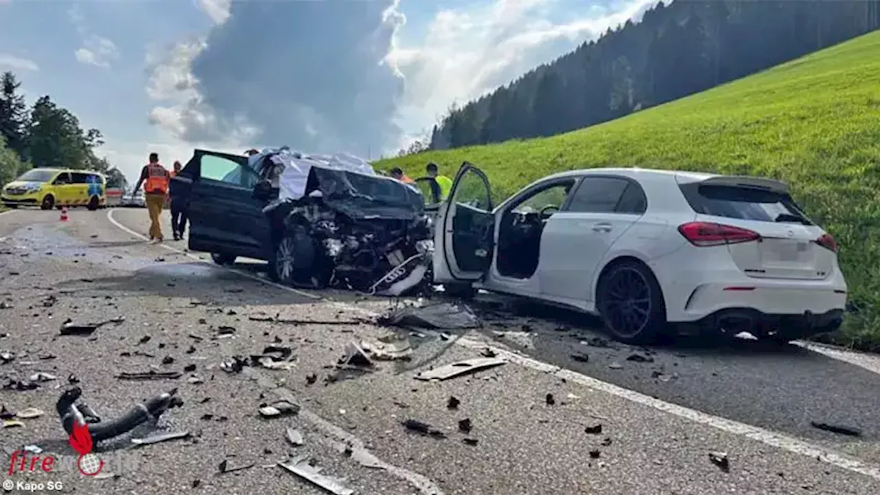 Schweiz: Drei Tote (9, 75, 76) bei schwerer Kollision mit zwei Pkw und Autobus bei Wattwil