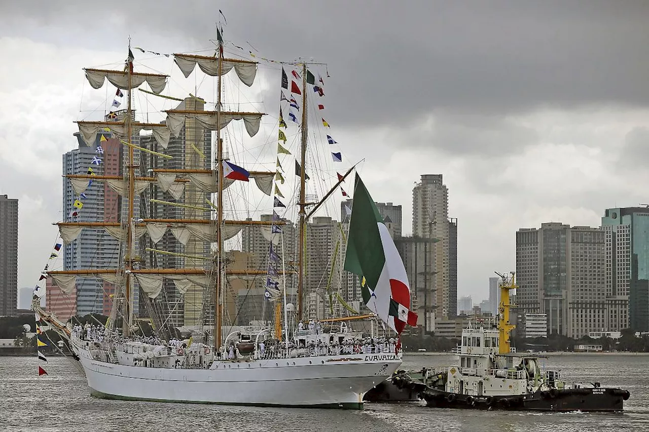 Mexican ship at Manila South Harbor open for public tours