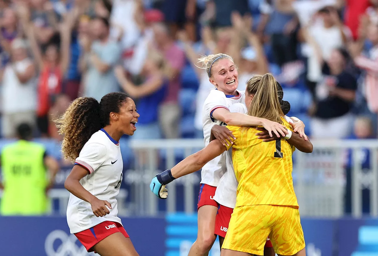 USA women's team gets kicks from karaoke and Taylor Swift moves