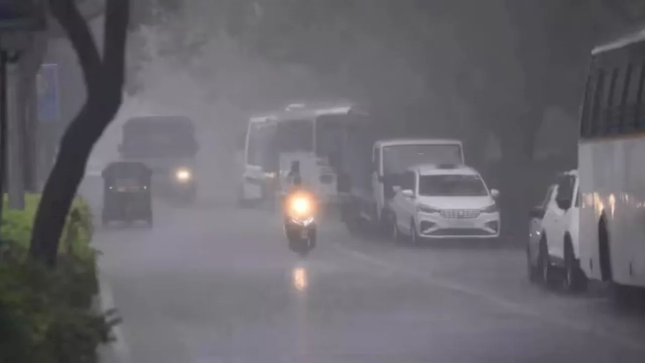 Weather Update: आज दिल्ली-NCR में बारिश के आसार, राजधानी के लोगों को सता रहा जलभराव का डर